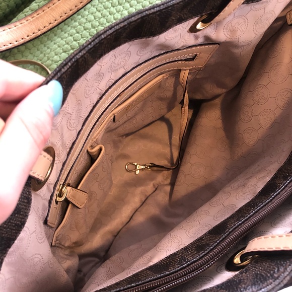 Michael Kors Signature Tote in Brown w/ Duster - Picture 13 of 14